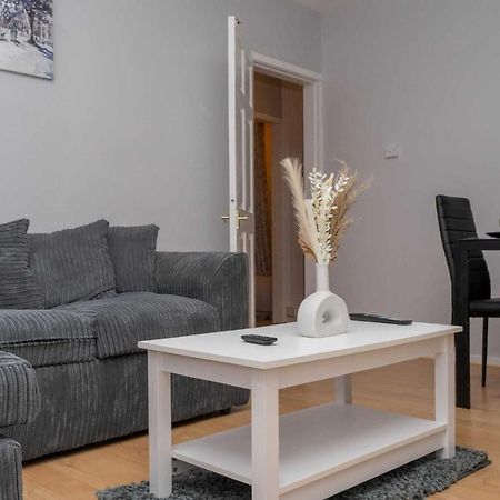 Cosy 2 Bedroom Home In Coventry Bagian luar foto