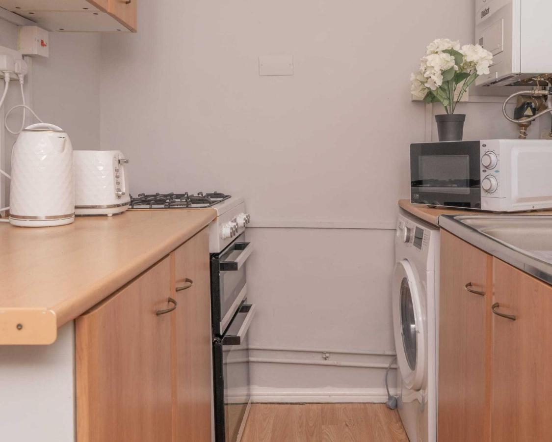Cosy 2 Bedroom Home In Coventry Bagian luar foto