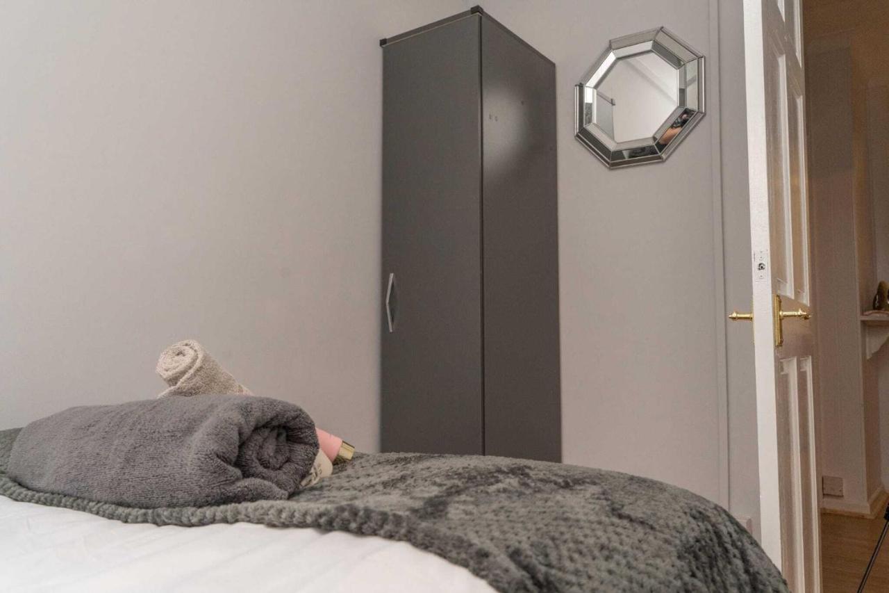 Cosy 2 Bedroom Home In Coventry Bagian luar foto