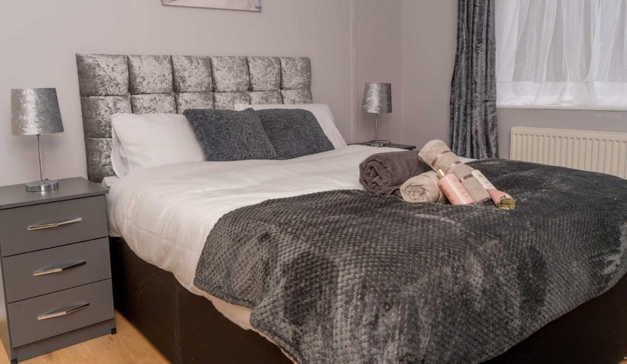 Cosy 2 Bedroom Home In Coventry Bagian luar foto